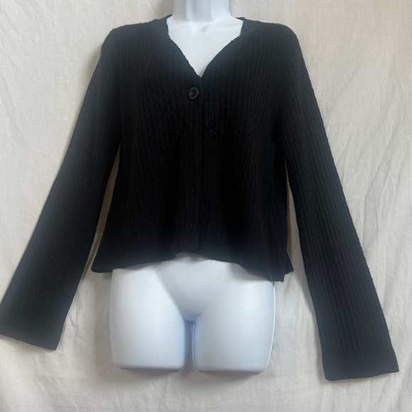 Luxe 360 black cardigan sweater - Picture 2 of 5